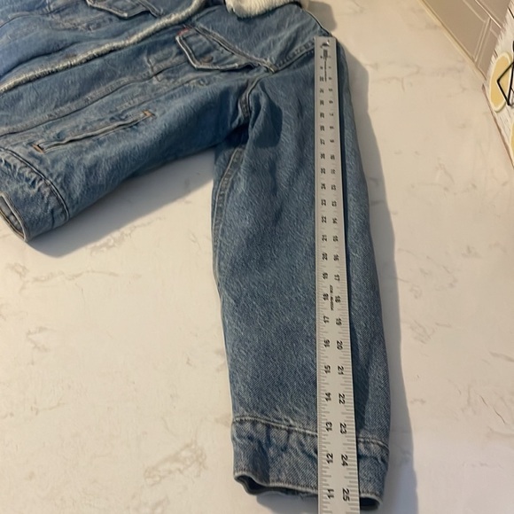Levi's Blue Jean Jacket with White Sherpa Collar - Picture 11 of 11